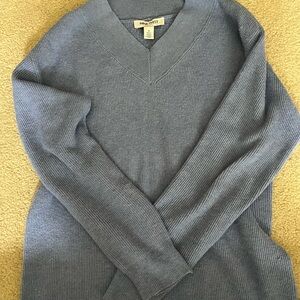 WOMENS BLUE SWEATER SIZE SMALL